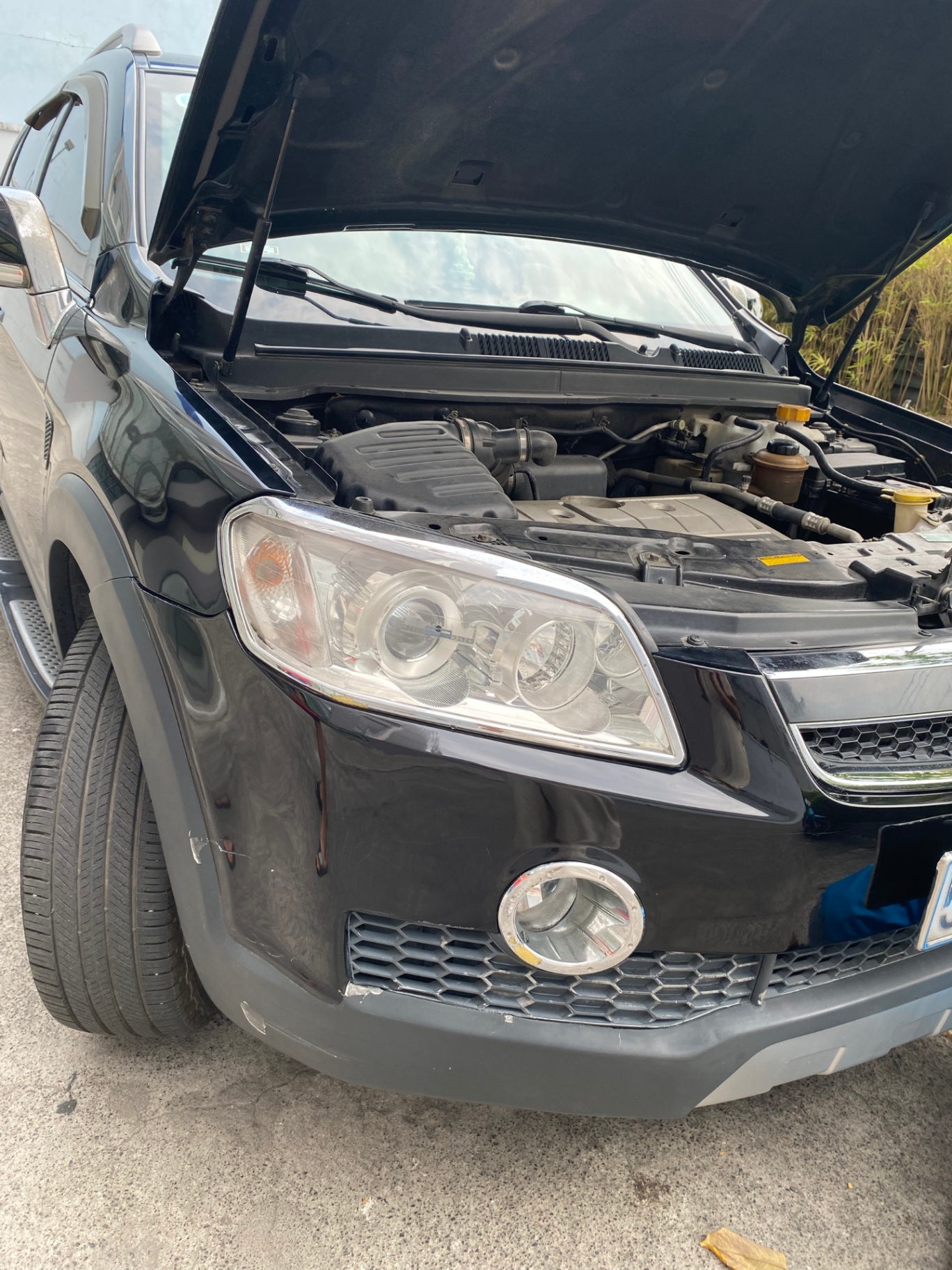 Chevrolet Captiva LTZ 2.4 AT 2007 - Khoang động cơ 1