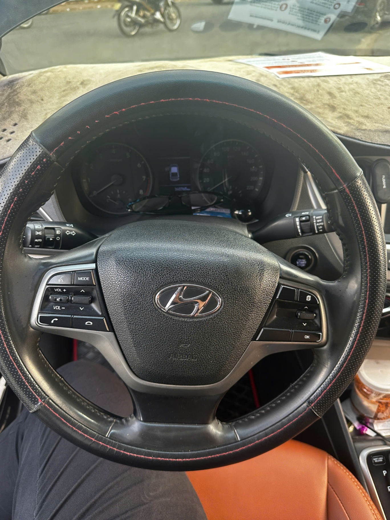 Hyundai Accent 1.4 AT 2018 - Nội thất 1