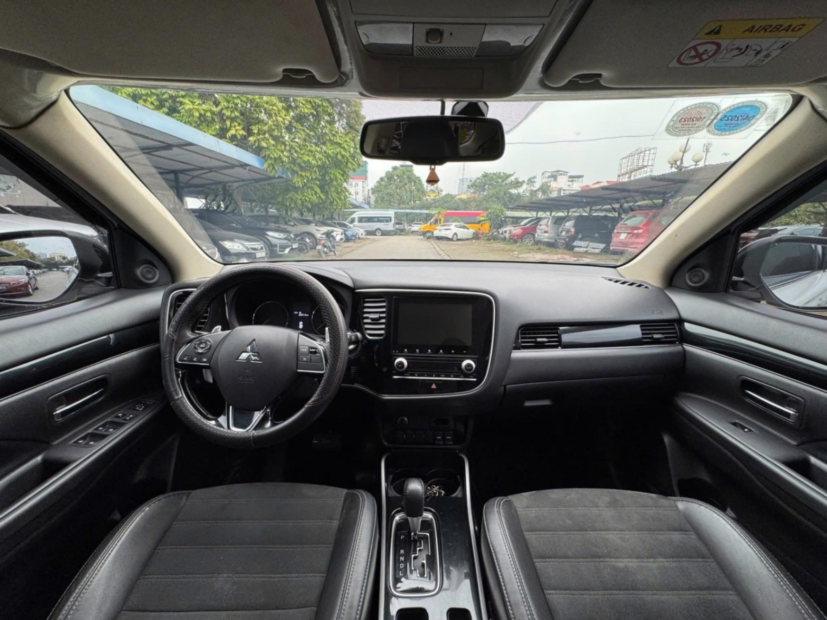 Mitsubishi Outlander 2.0 CVT 2022 - Nội thất 2