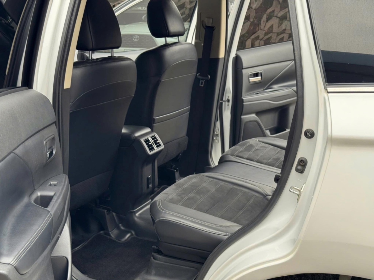 Mitsubishi Outlander 2.0 CVT 2022 - Nội thất 4