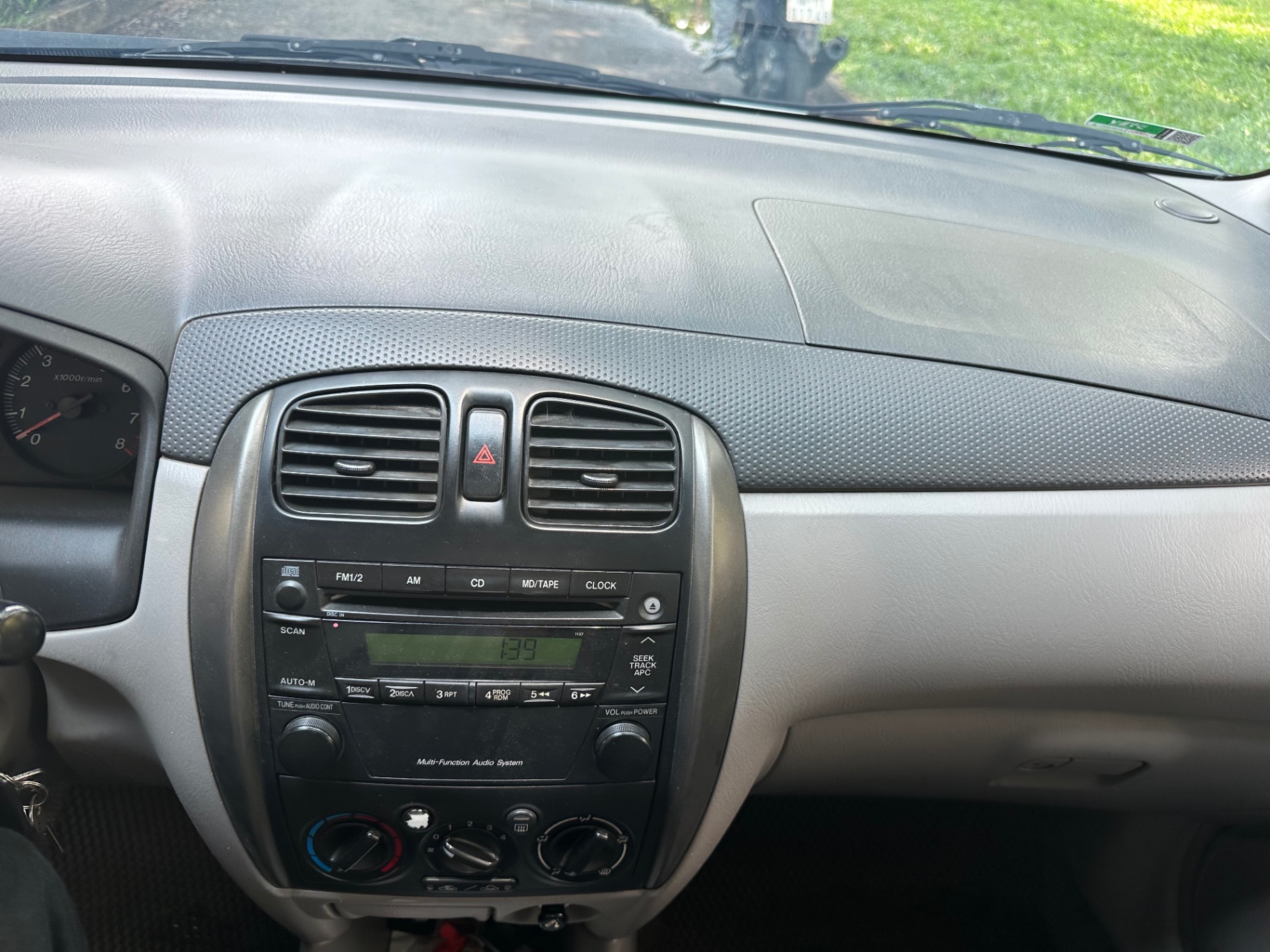 Mazda Premacy 1.8 AT 2005 - Nội thất 1