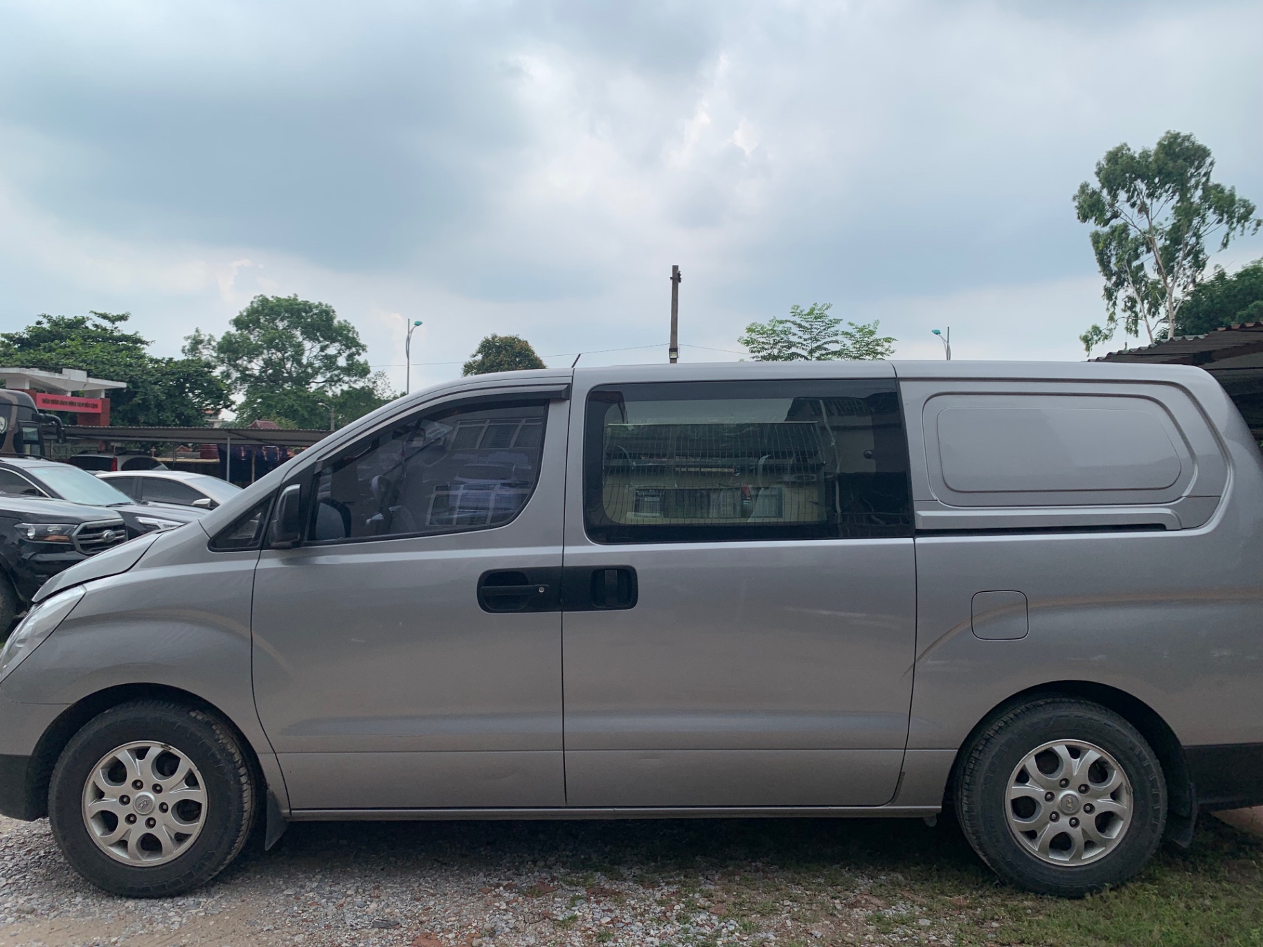 Hyundai Grand starex Van 2.4 MT 2012 - Ngoại thất 3