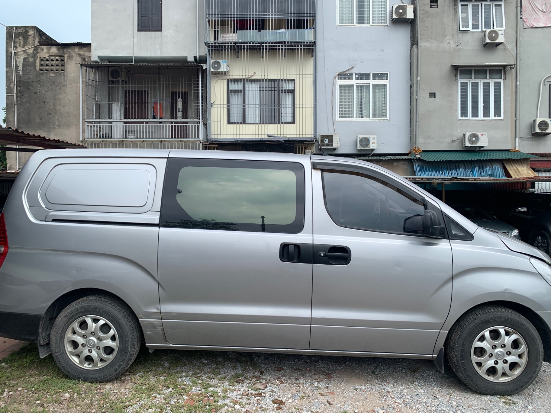 Hyundai Grand starex Van 2.4 MT 2012 - Ngoại thất 2
