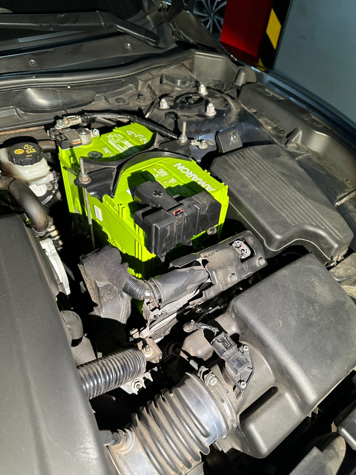 Mazda 6 Premium 2.0 AT 2019 - Khoang động cơ 1