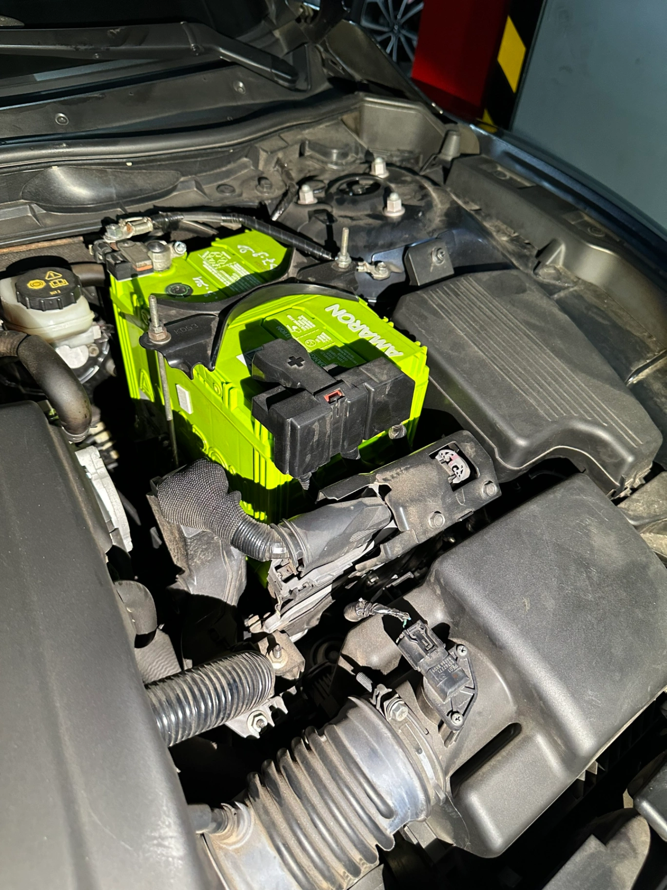 Mazda 6 Premium 2.0 AT 2019 - Khoang động cơ 2