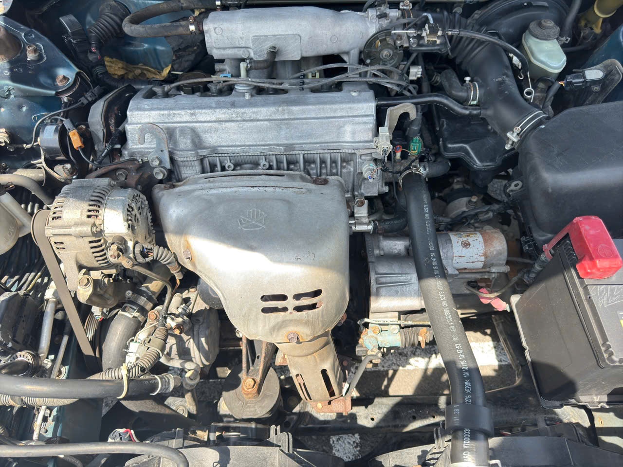 Toyota Camry GLi 2.2 2001 - Khoang động cơ 1