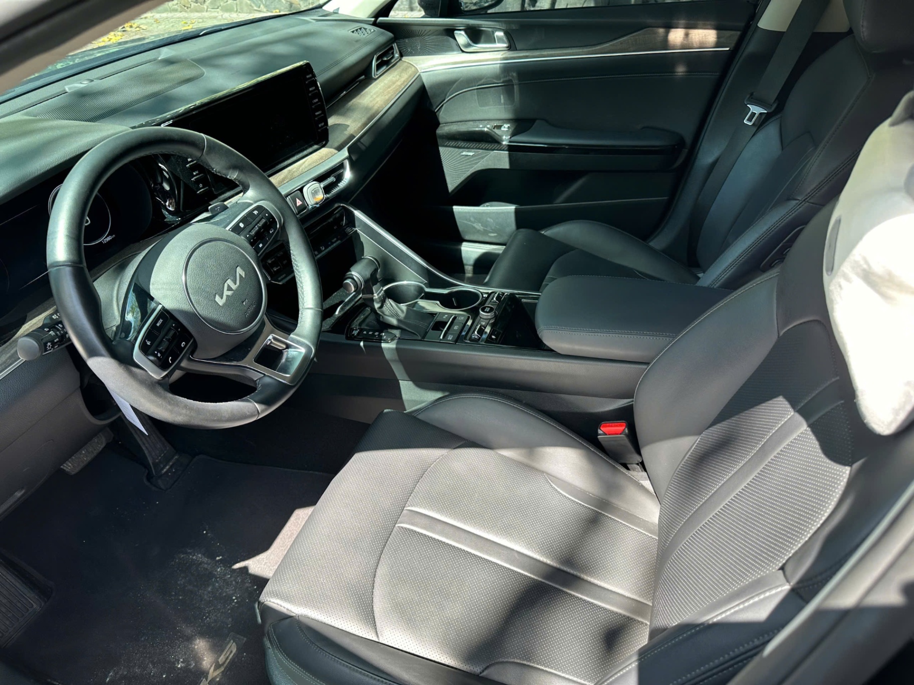 Kia K5 Premium 2.0 AT 2022 - Nội thất 1