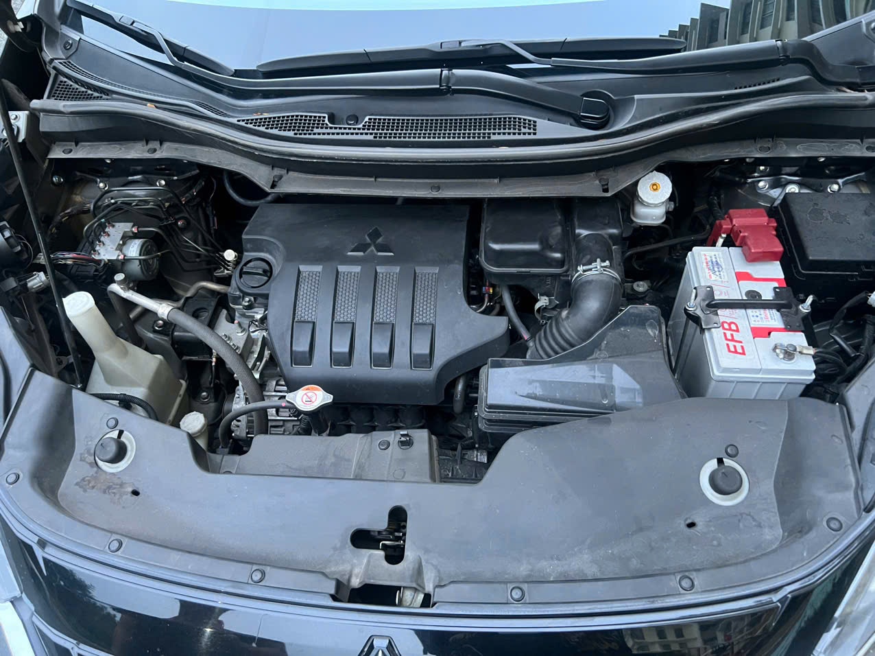 Mitsubishi Xpander 1.5 AT 2022 - Khoang động cơ 1