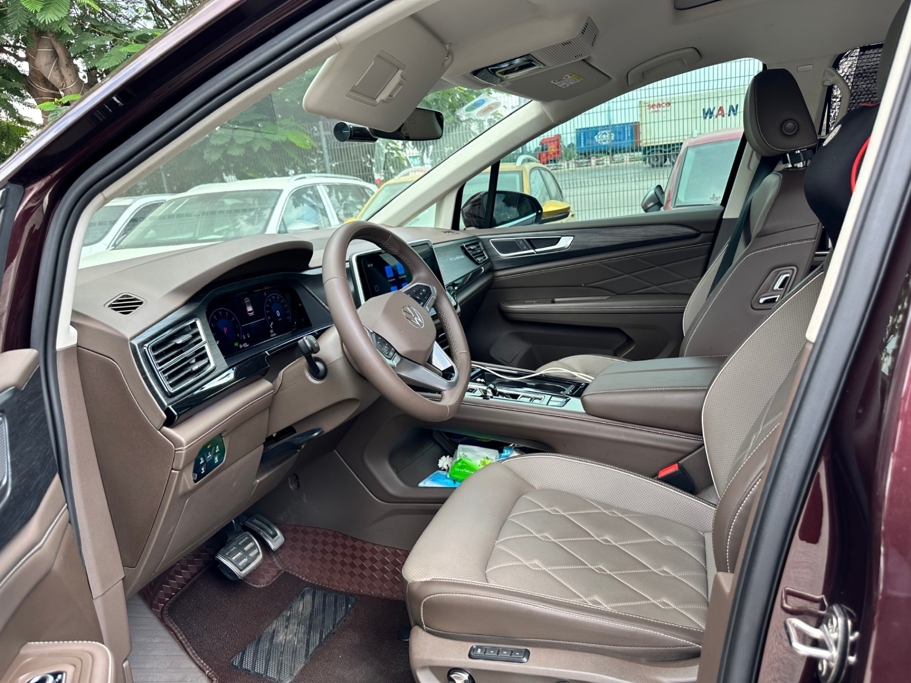 Volkswagen Viloran Luxury 2024 - Nội thất 2