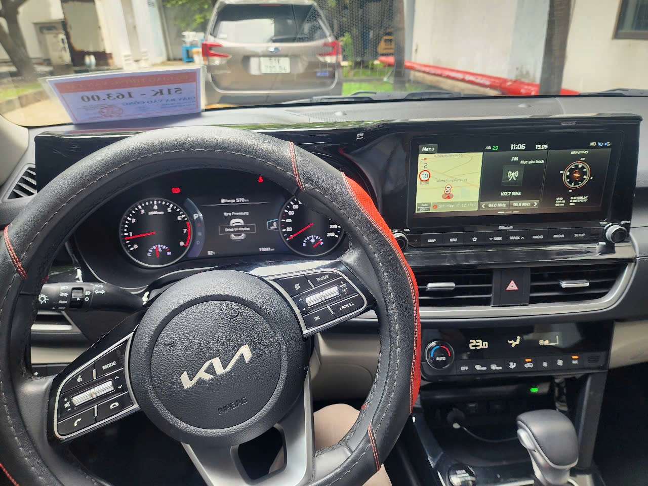 Kia Seltos Premium 1.6 AT 2022 - Nội thất 4