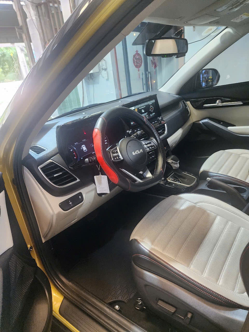 Kia Seltos Premium 1.6 AT 2022 - Nội thất 9