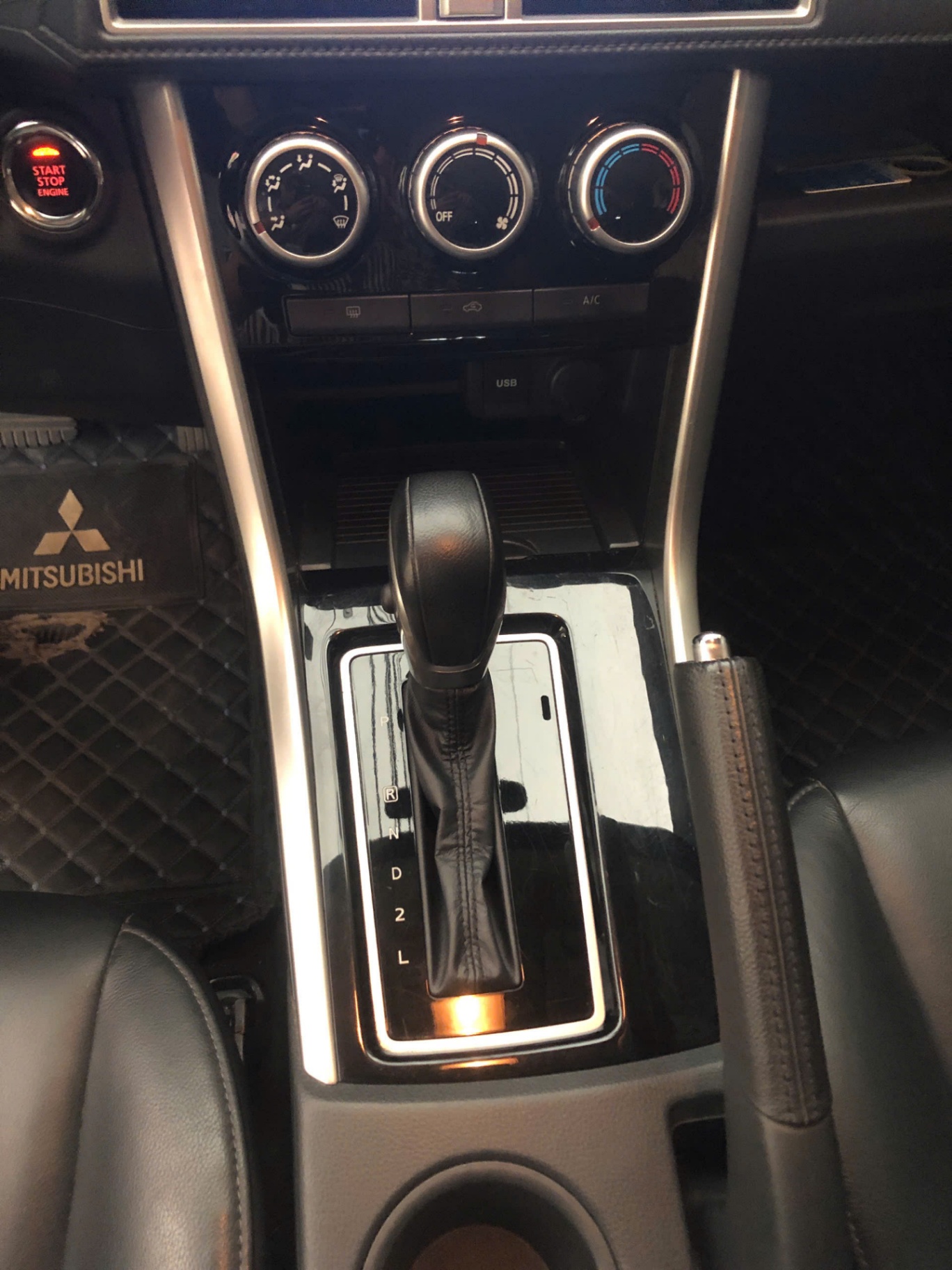 Mitsubishi Xpander 1.5 AT 2020 - Nội thất 3