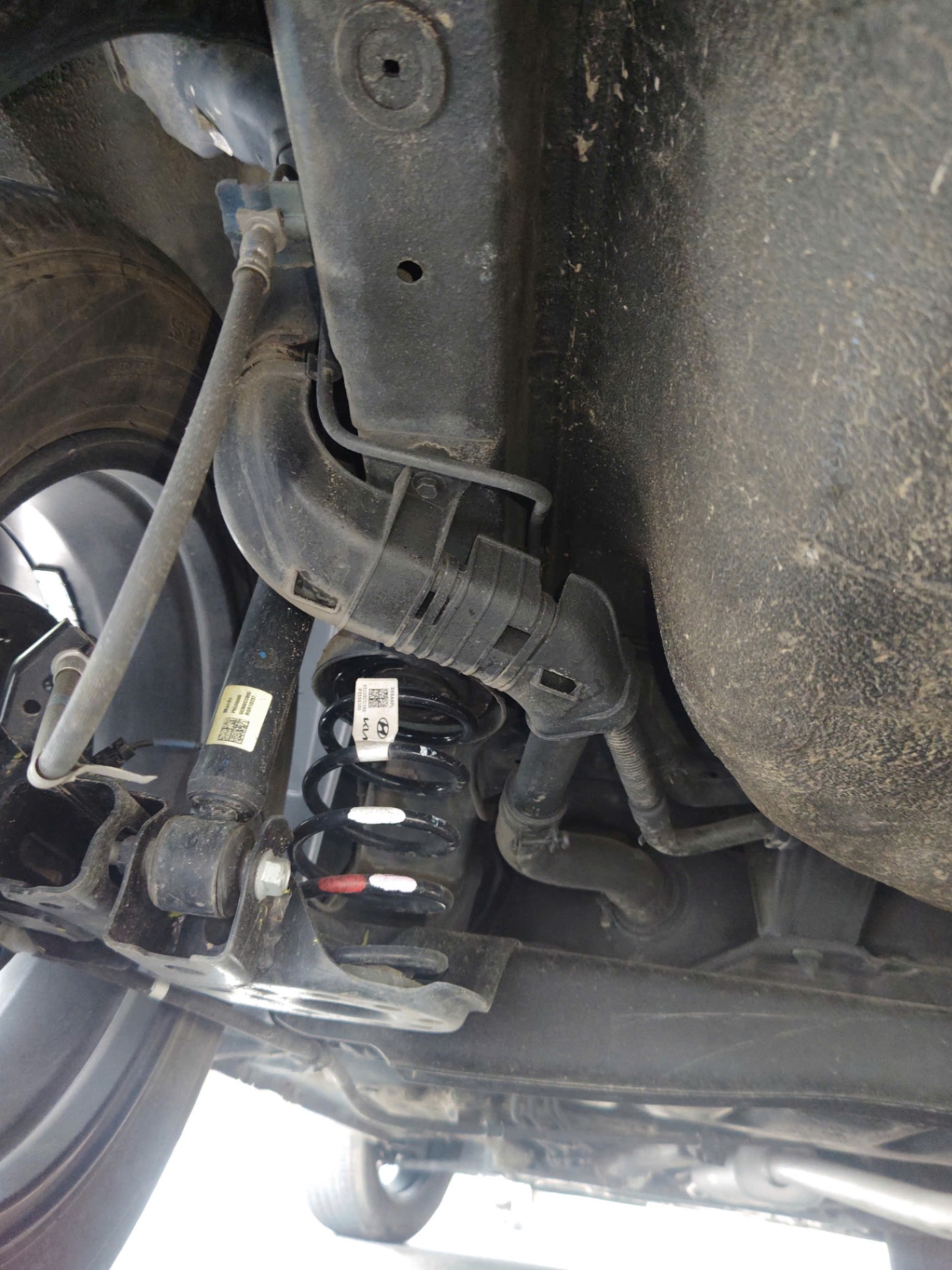 Kia Sonet Premium 1.5 AT 2023 - Gầm & khung xe 7
