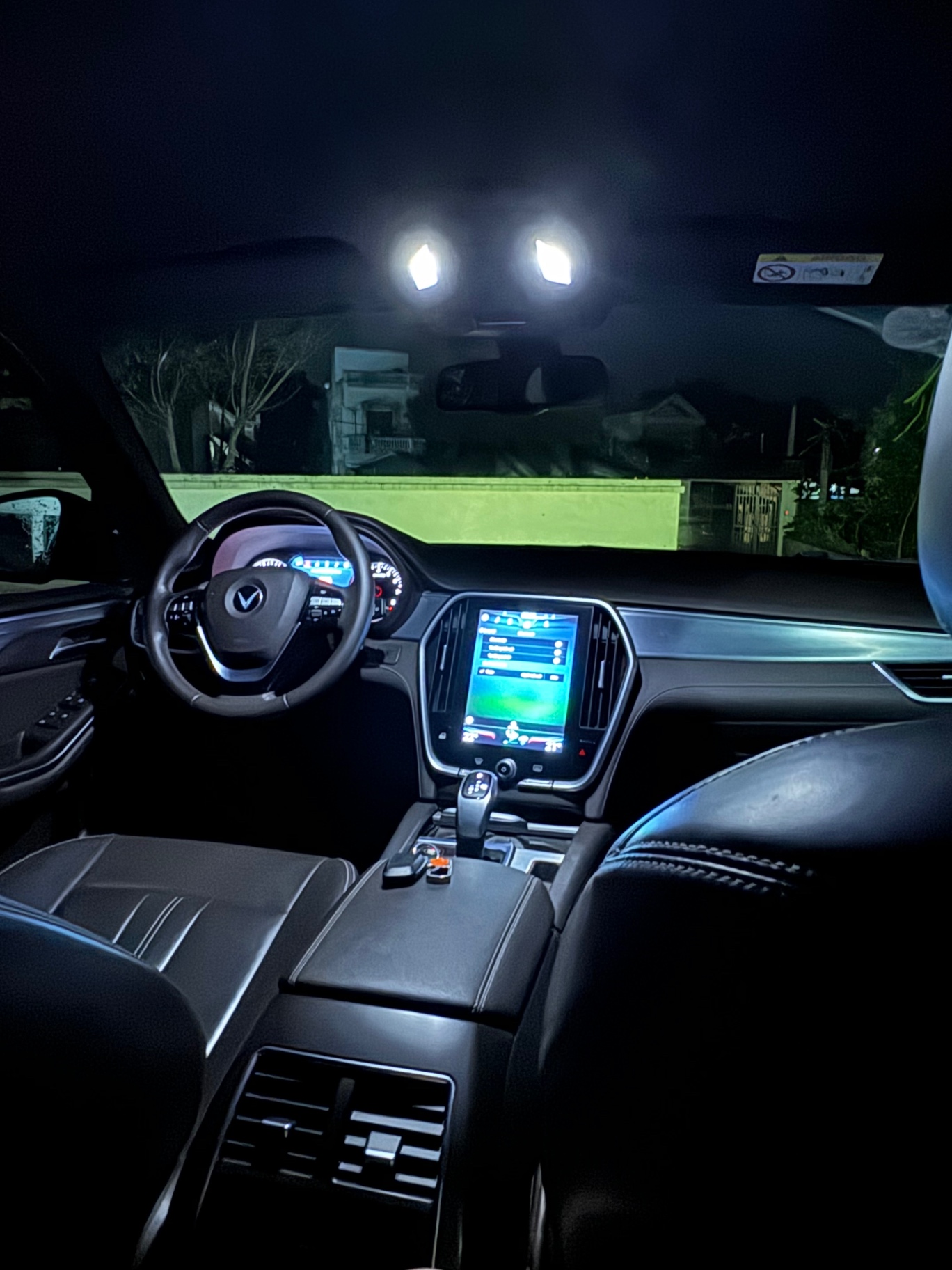 Vinfast Lux sa 2.0 Premium 2020 - Nội thất 1