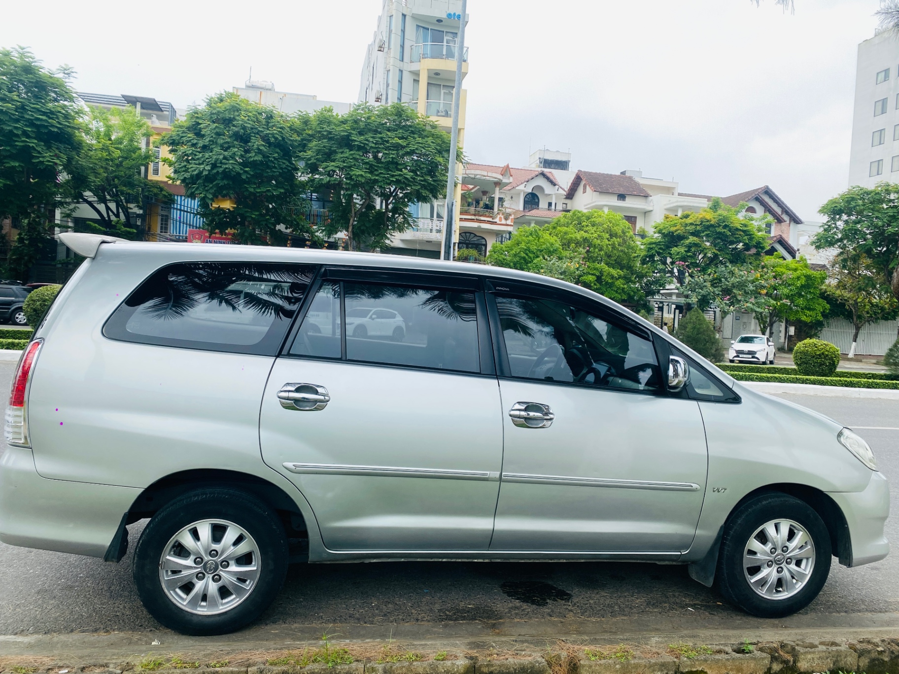 Toyota Innova G 2011