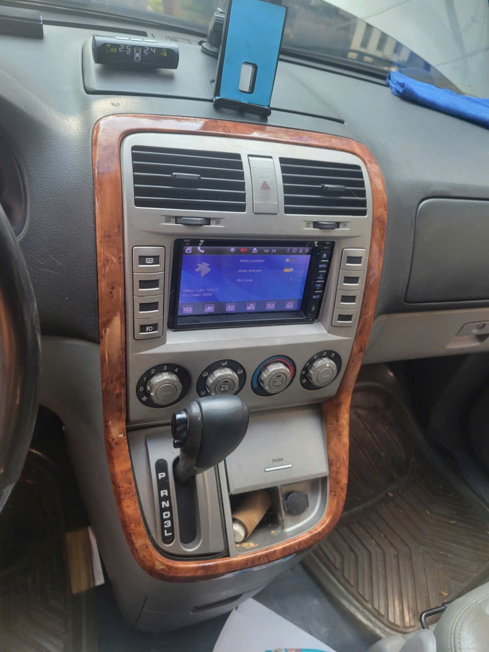 Kia Carnival GS 2.5 AT 2009 - Nội thất 2