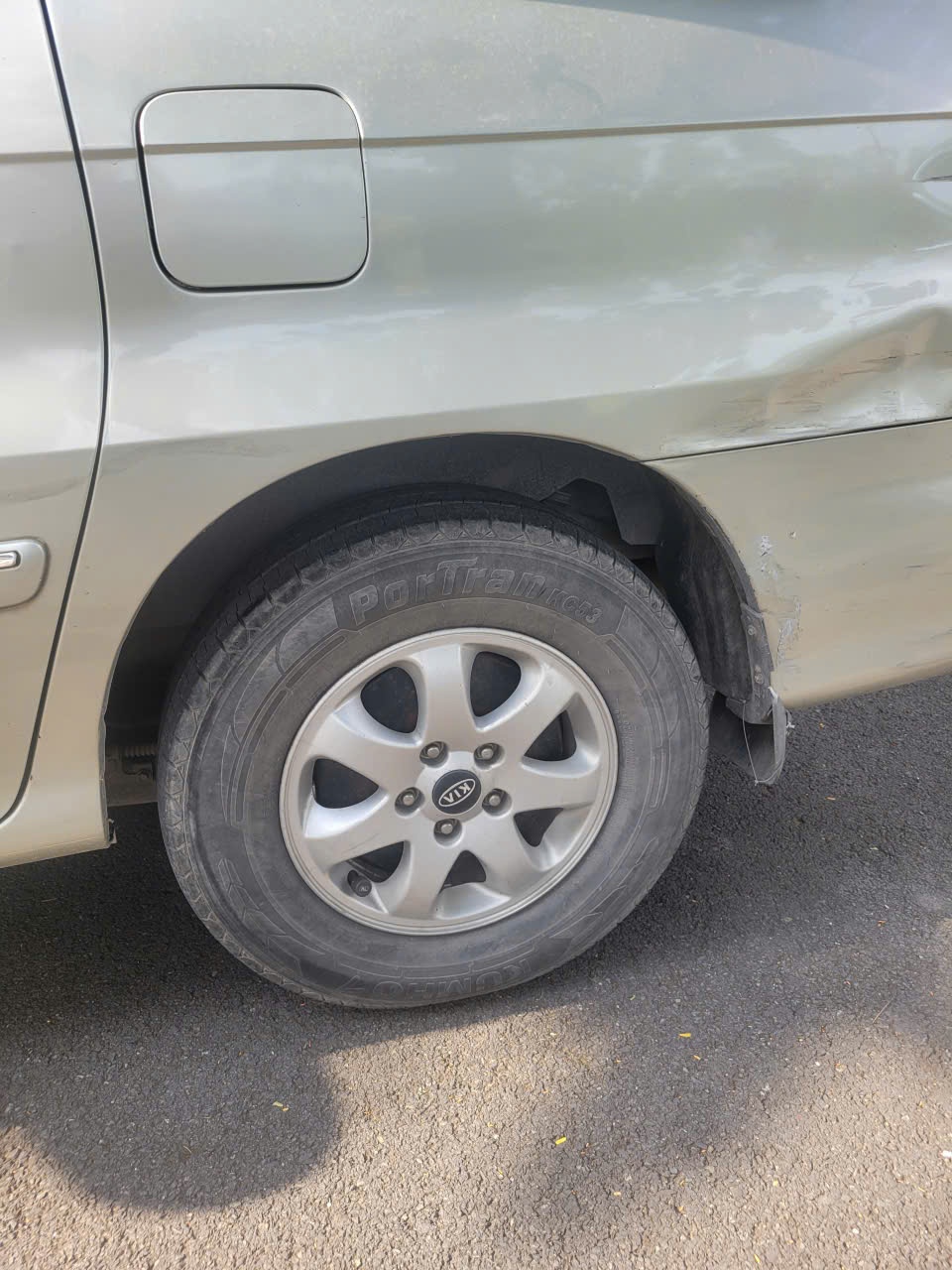 Kia Carnival GS 2.5 AT 2009 - Ngoại thất 4