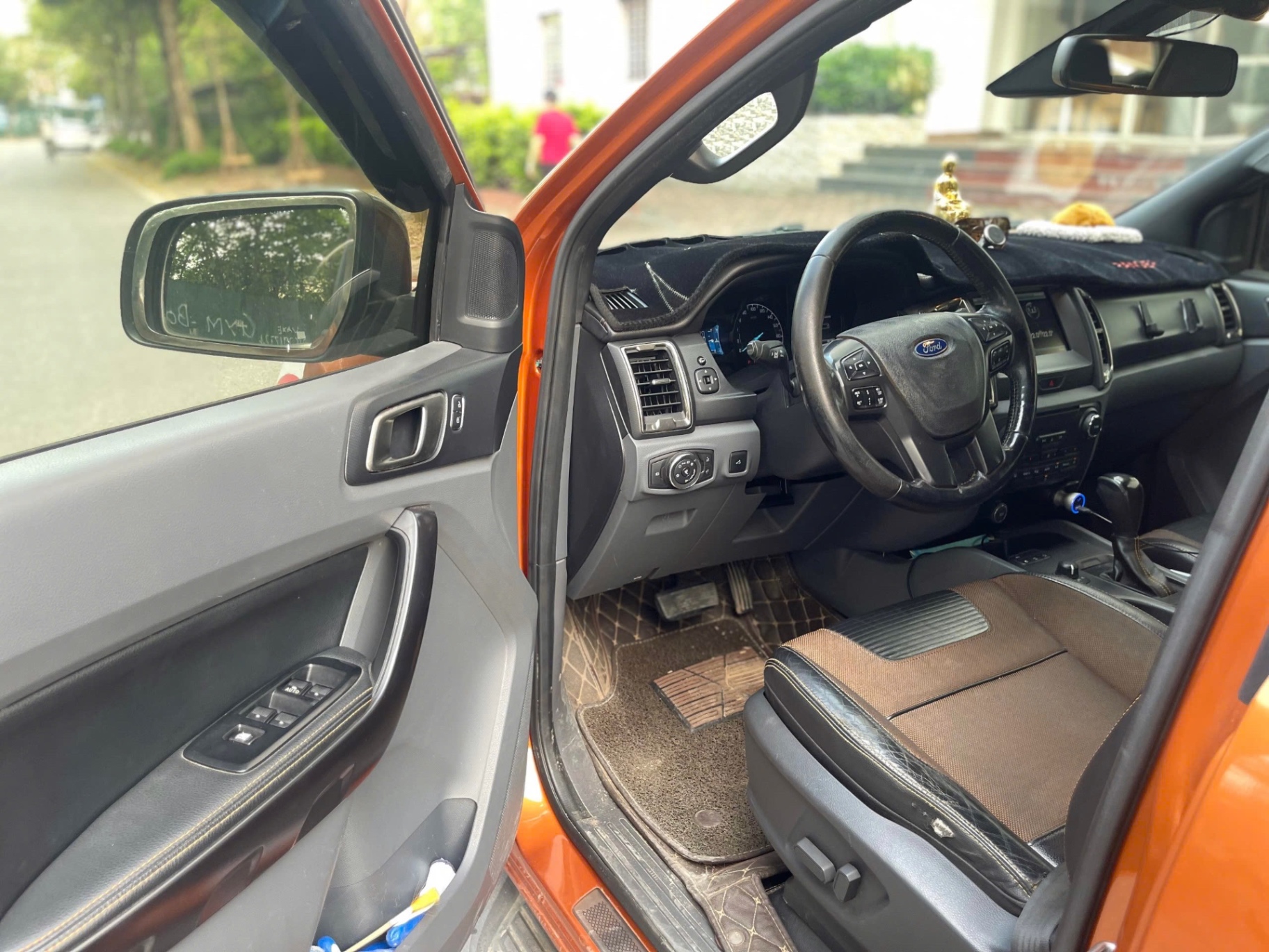 Ford Ranger Wildtrak 3.2L 4x4 AT 2015 - Nội thất 2