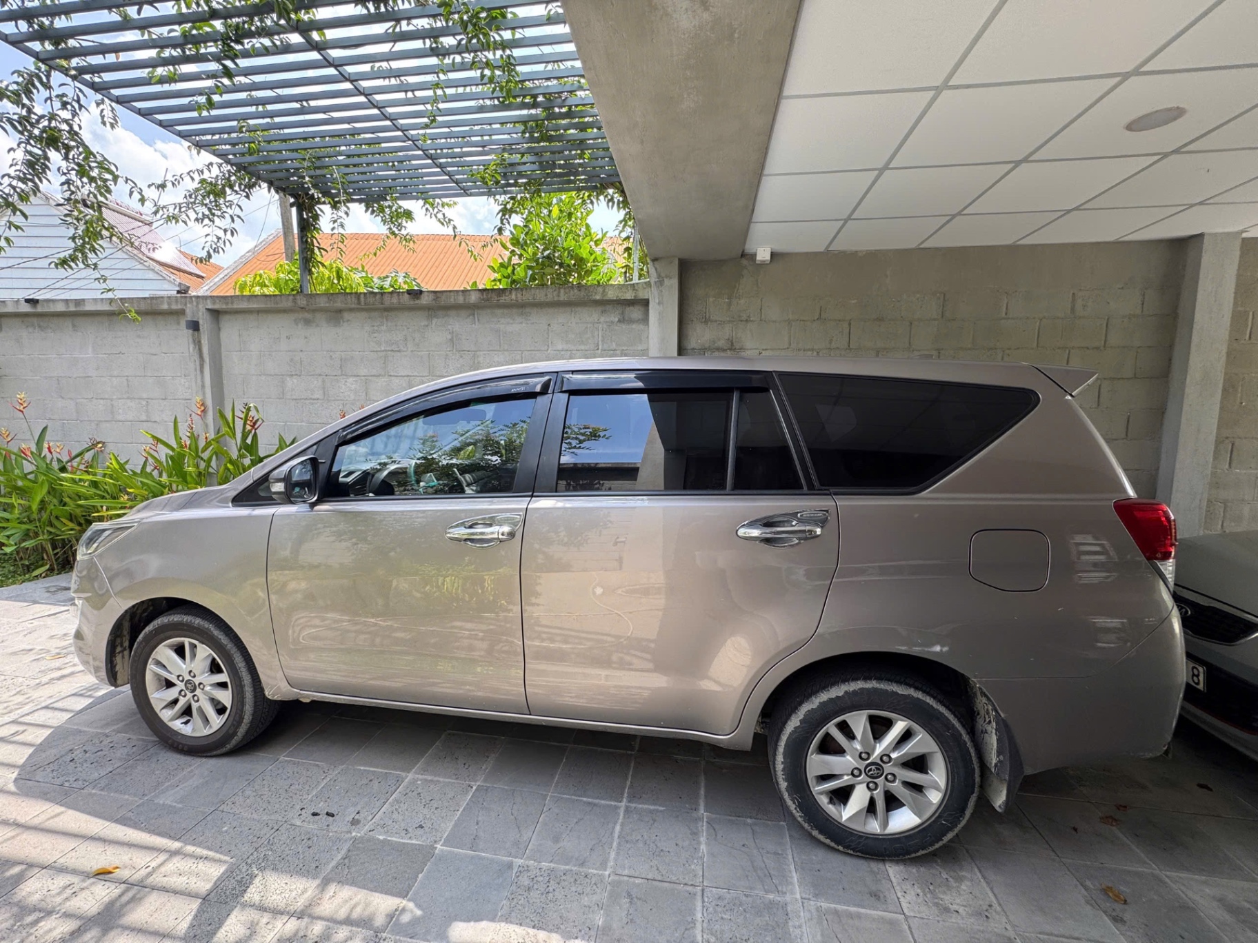 Toyota Innova 2.0E 2017 - Ngoại thất 2