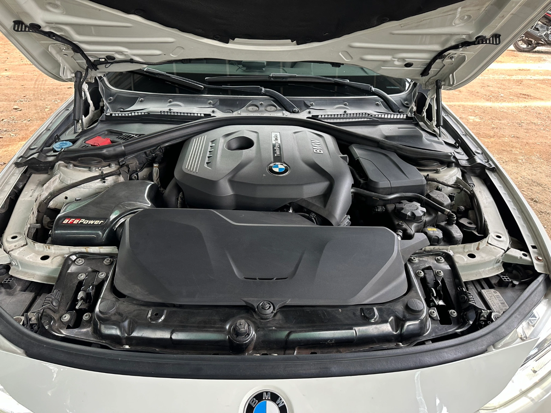 BMW 3 series 320i 2016 - Khoang động cơ 1