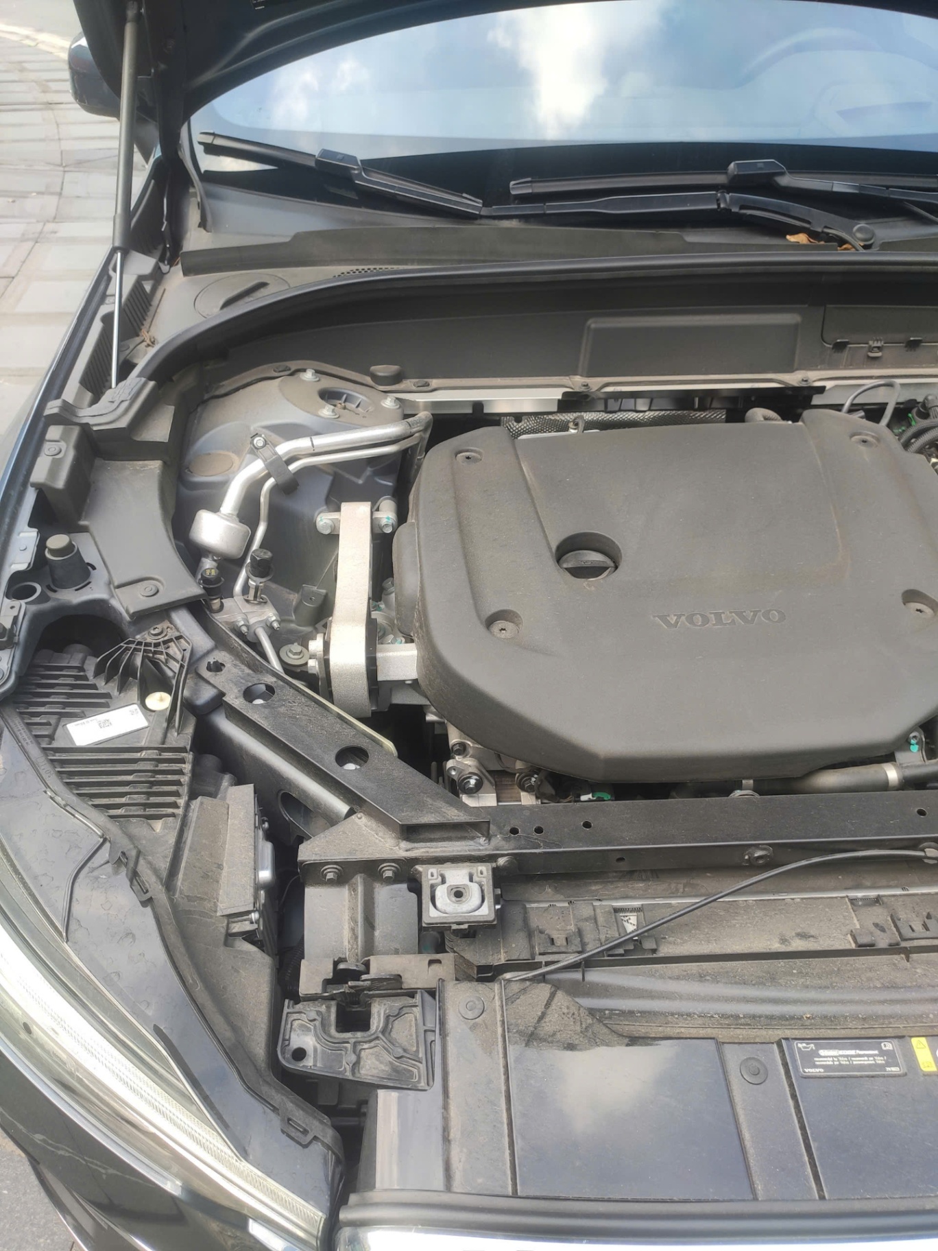 Volvo Xc60 Ultimate Bright B6 AWD 2022 - Khoang động cơ 1