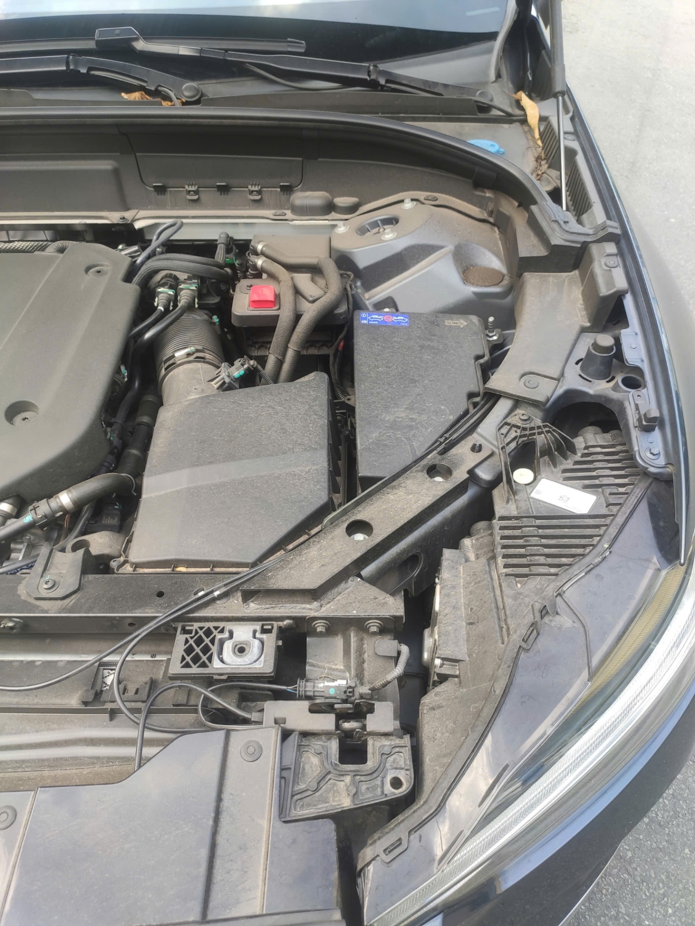 Volvo Xc60 Ultimate Bright B6 AWD 2022 - Khoang động cơ 2