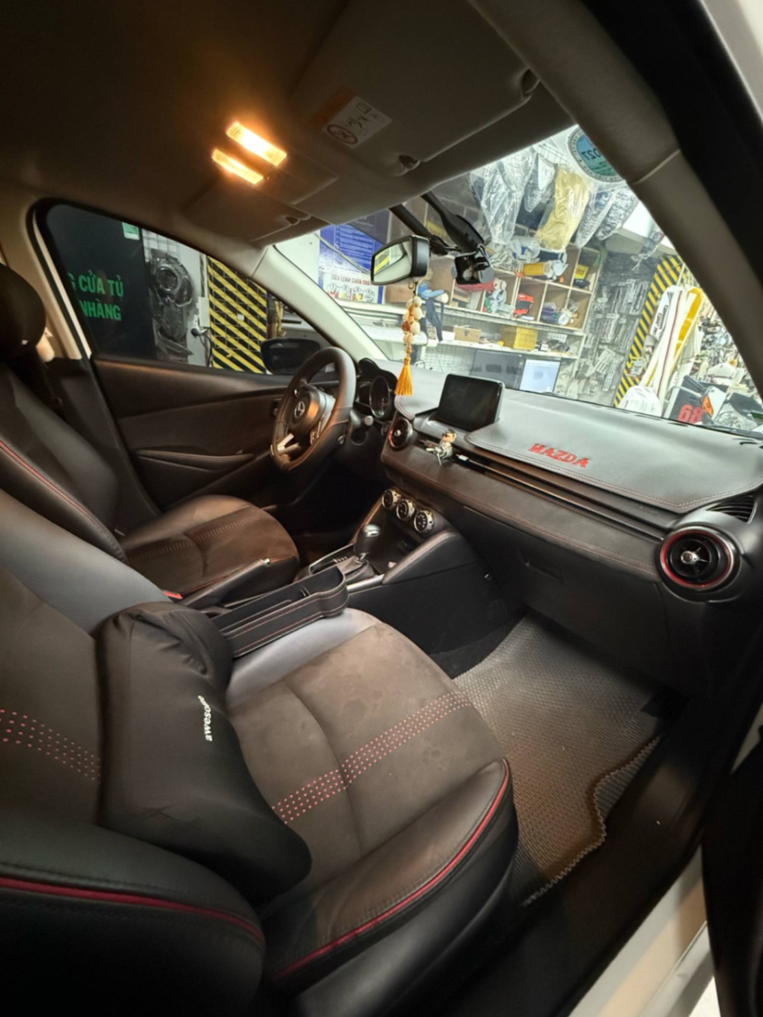 Mazda 2 Luxury 2023 - Nội thất 1