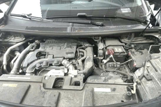 Peugeot 5008 1.6 AT 2018 - Khoang động cơ 1