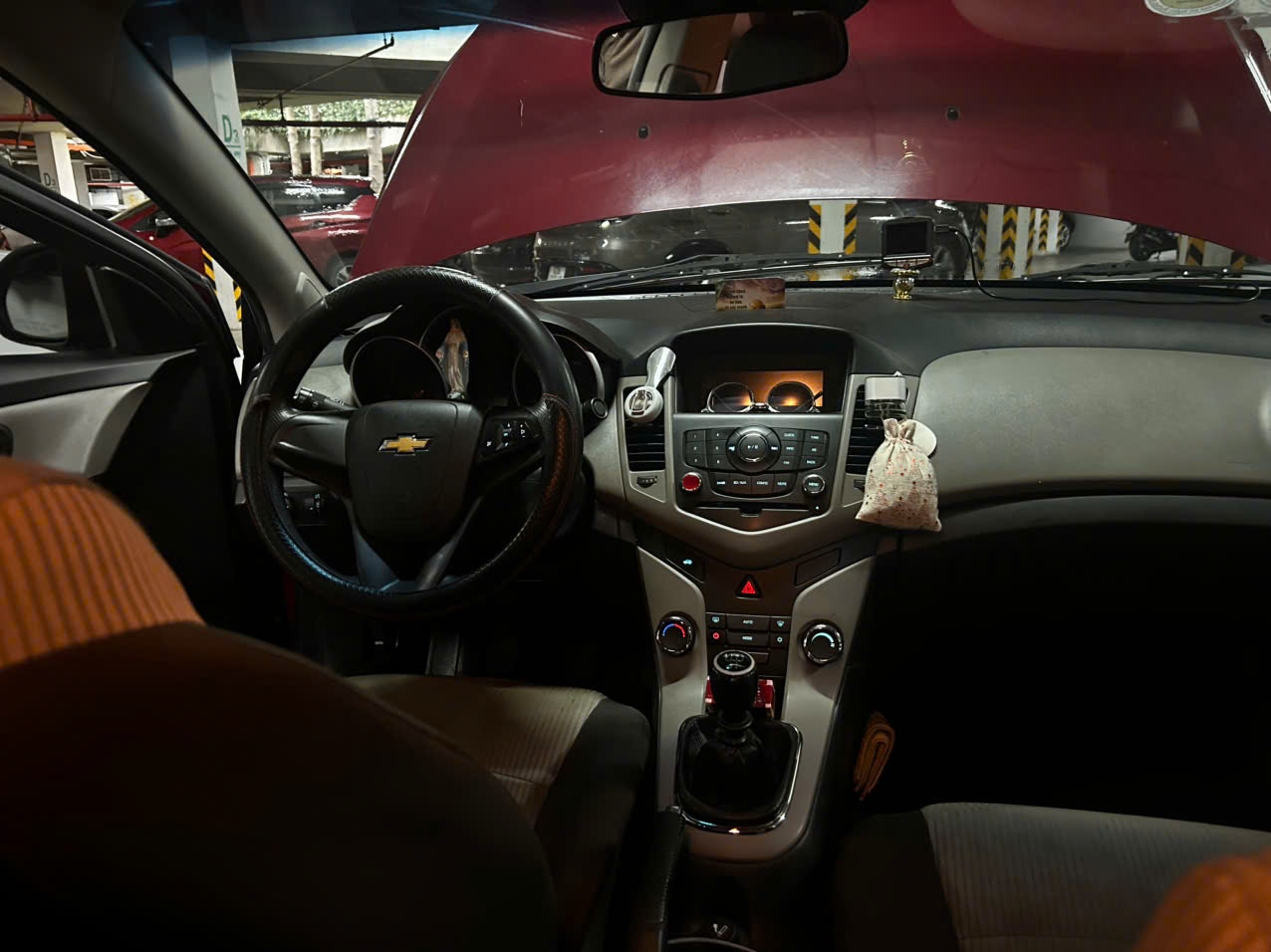 Chevrolet Cruze LT 1.6 MT 2016 - Nội thất 1