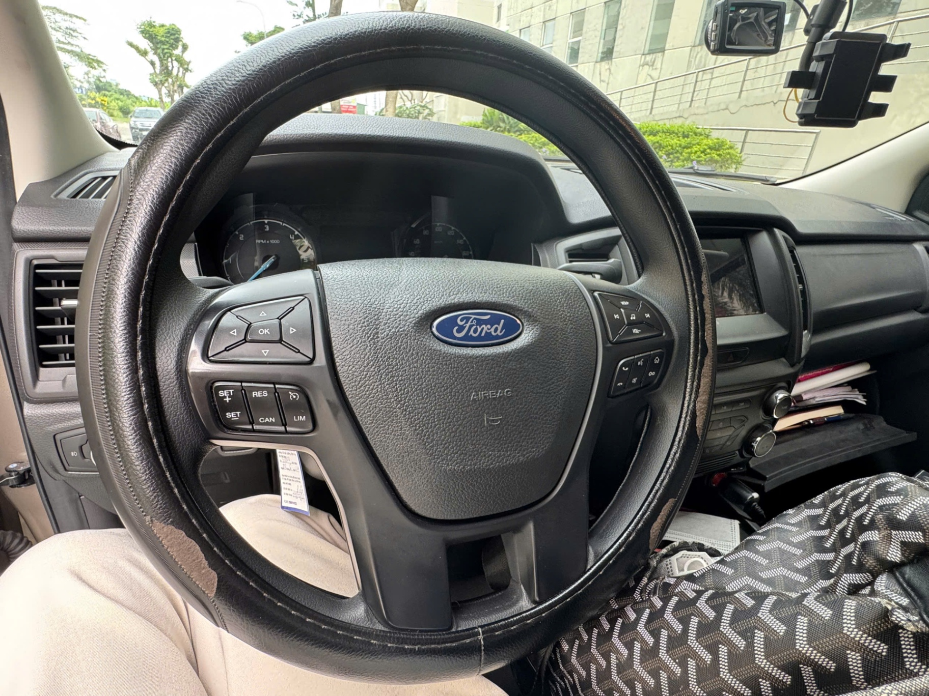 Ford Ranger XLS 2.2L 4x2 MT 2021 - Nội thất 2