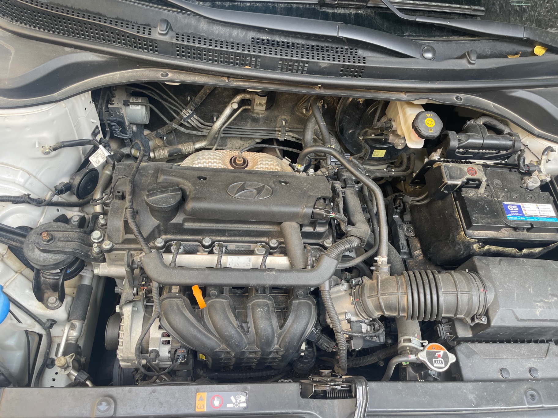 Hyundai Accent 1.4 AT Đặc Biệt 2021 - Khoang động cơ 1