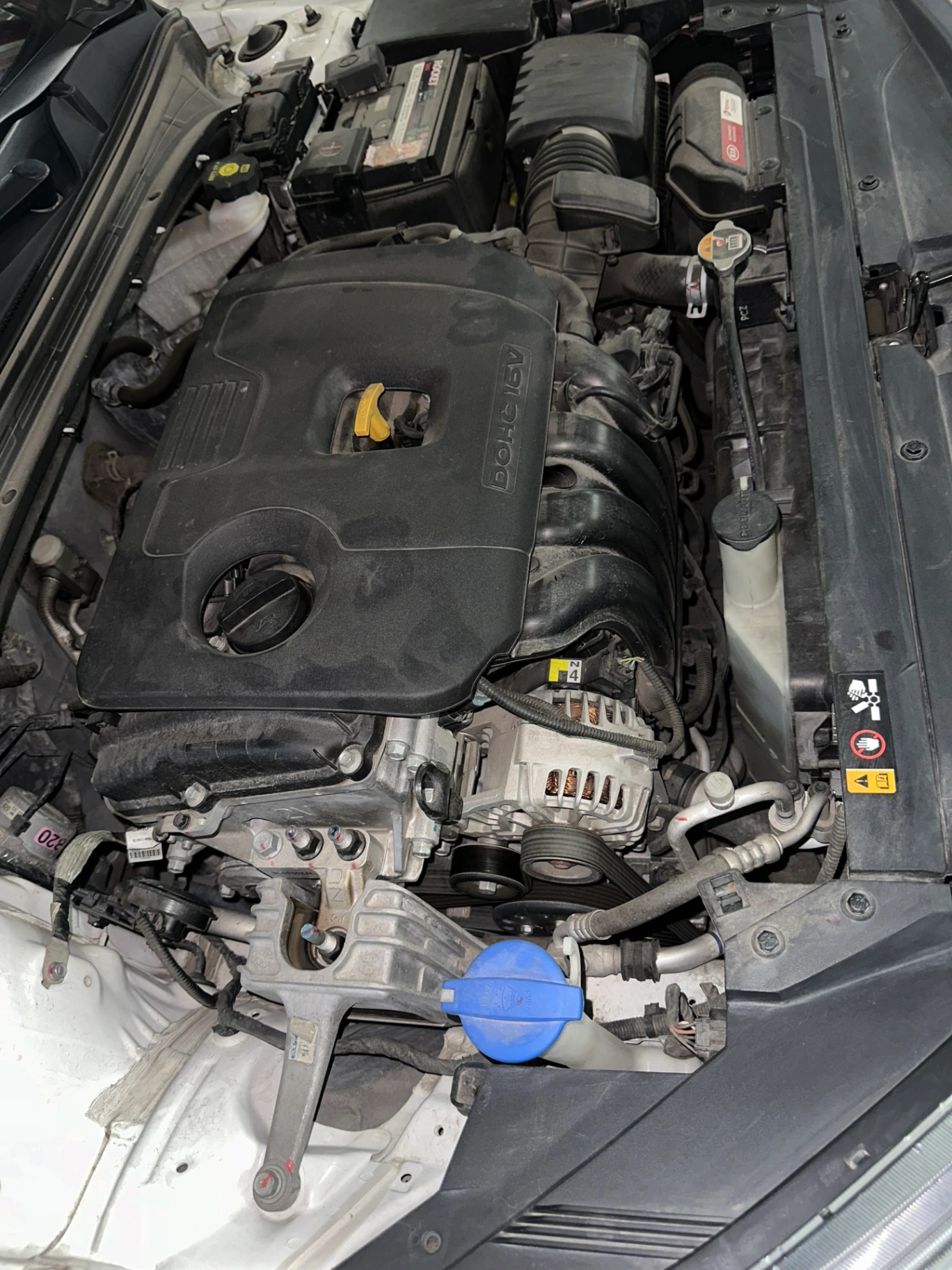 Kia Cerato 2.0 AT Premium 2020 - Khoang động cơ 1
