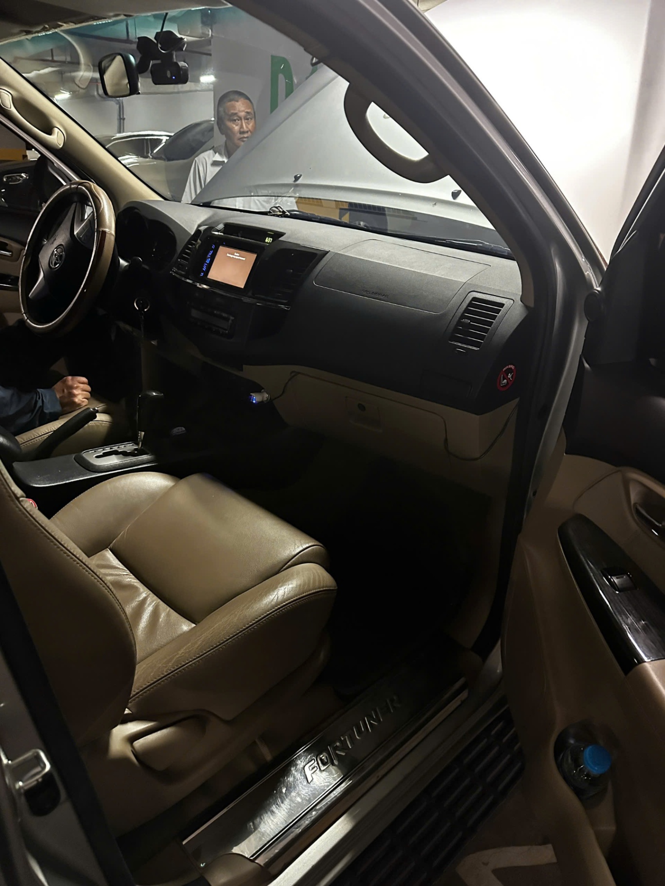 Toyota Fortuner 2.7V 4x2 AT 2015 - Nội thất 3