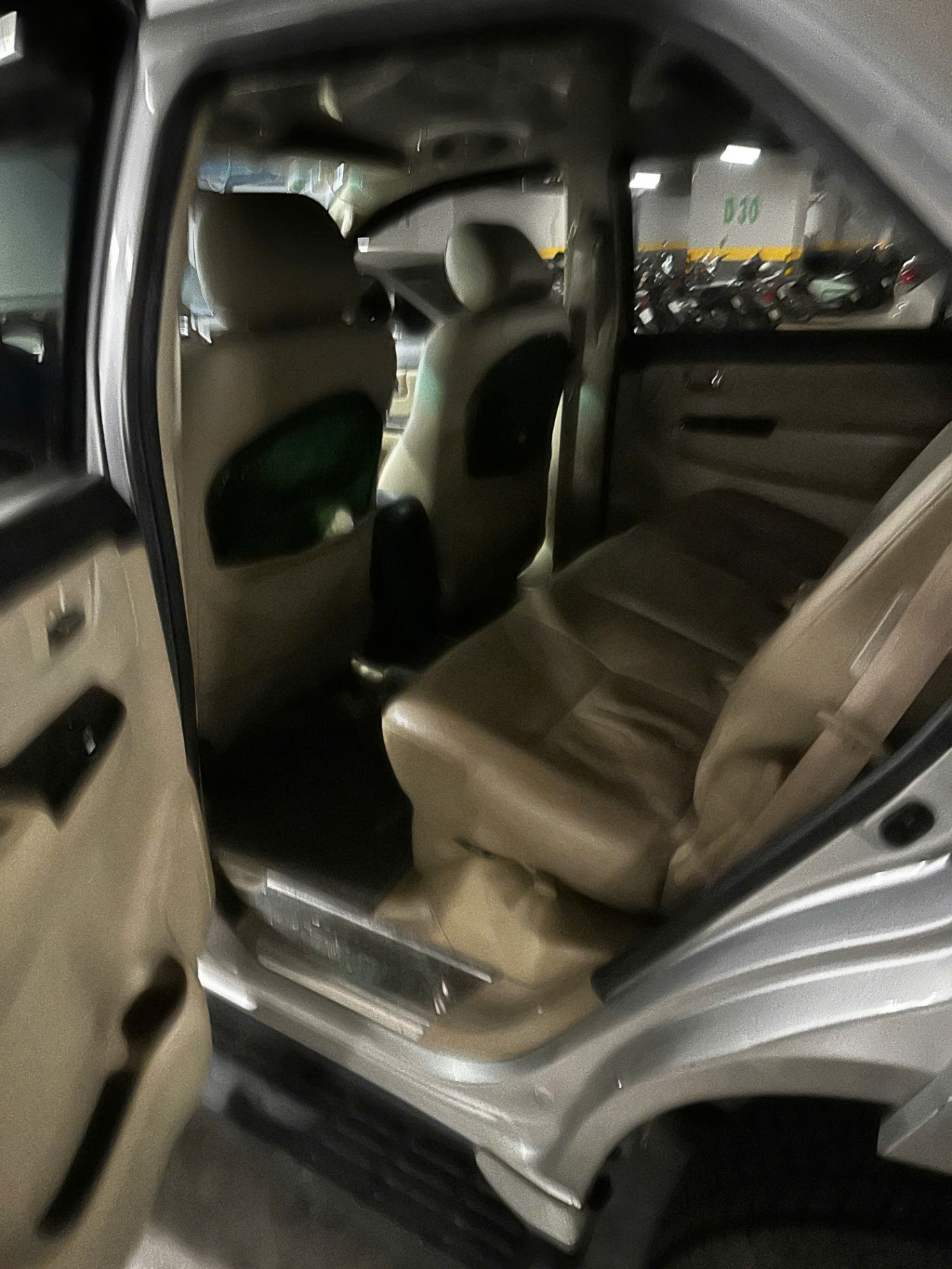 Toyota Fortuner 2.7V 4x2 AT 2015 - Nội thất 5