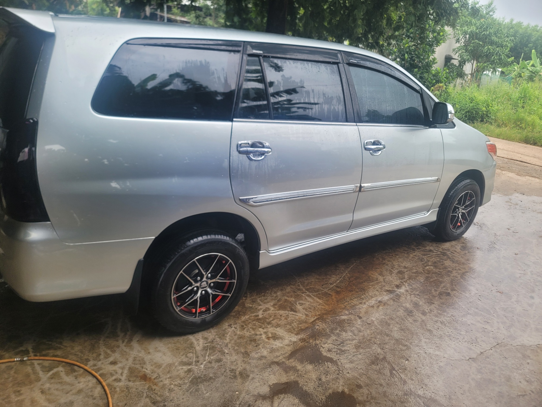 Toyota Innova 2.0E 2015