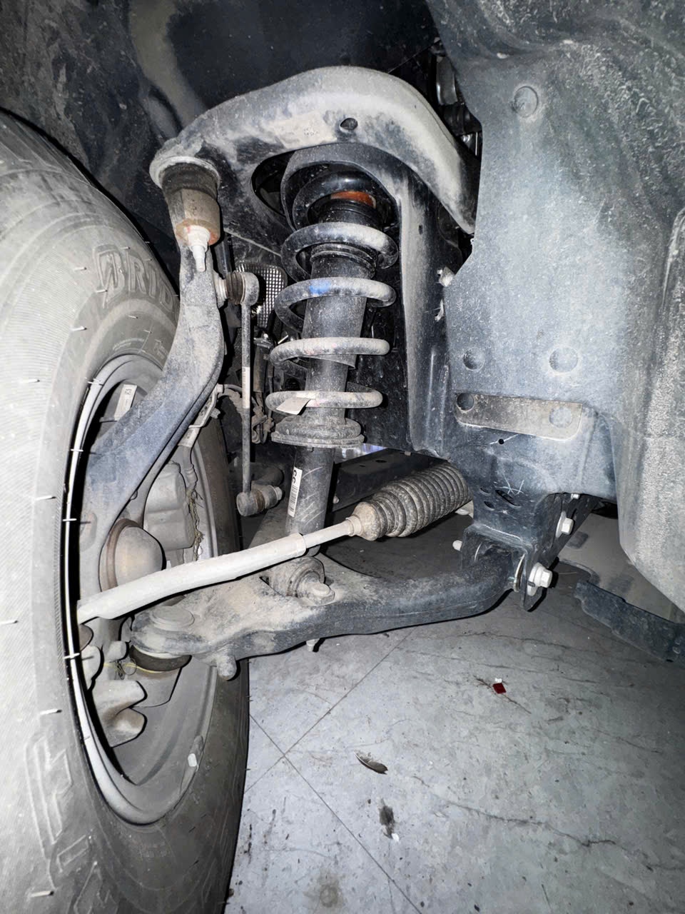 Ford Ranger XLS 2.0L 4x2 AT 2023 - Gầm & khung xe 2