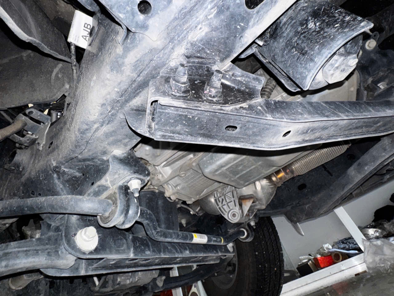 Ford Ranger XLS 2.0L 4x2 AT 2023 - Khoang động cơ 5