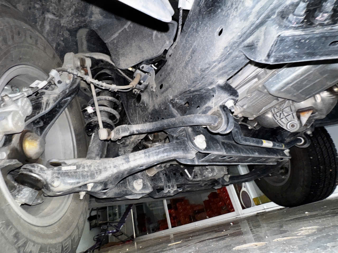 Ford Ranger XLS 2.0L 4x2 AT 2023 - Khoang động cơ 7