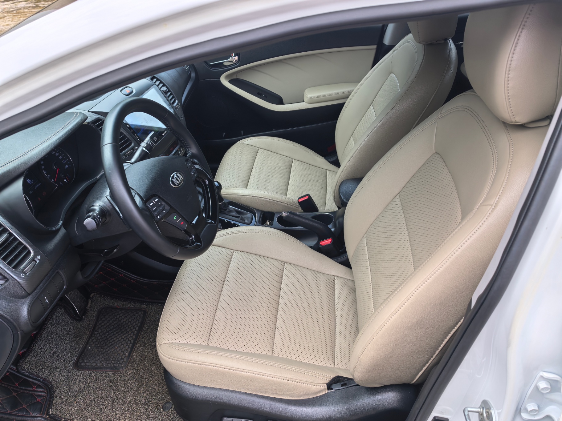 Kia Cerato 1.6 AT 2017 - Nội thất 1