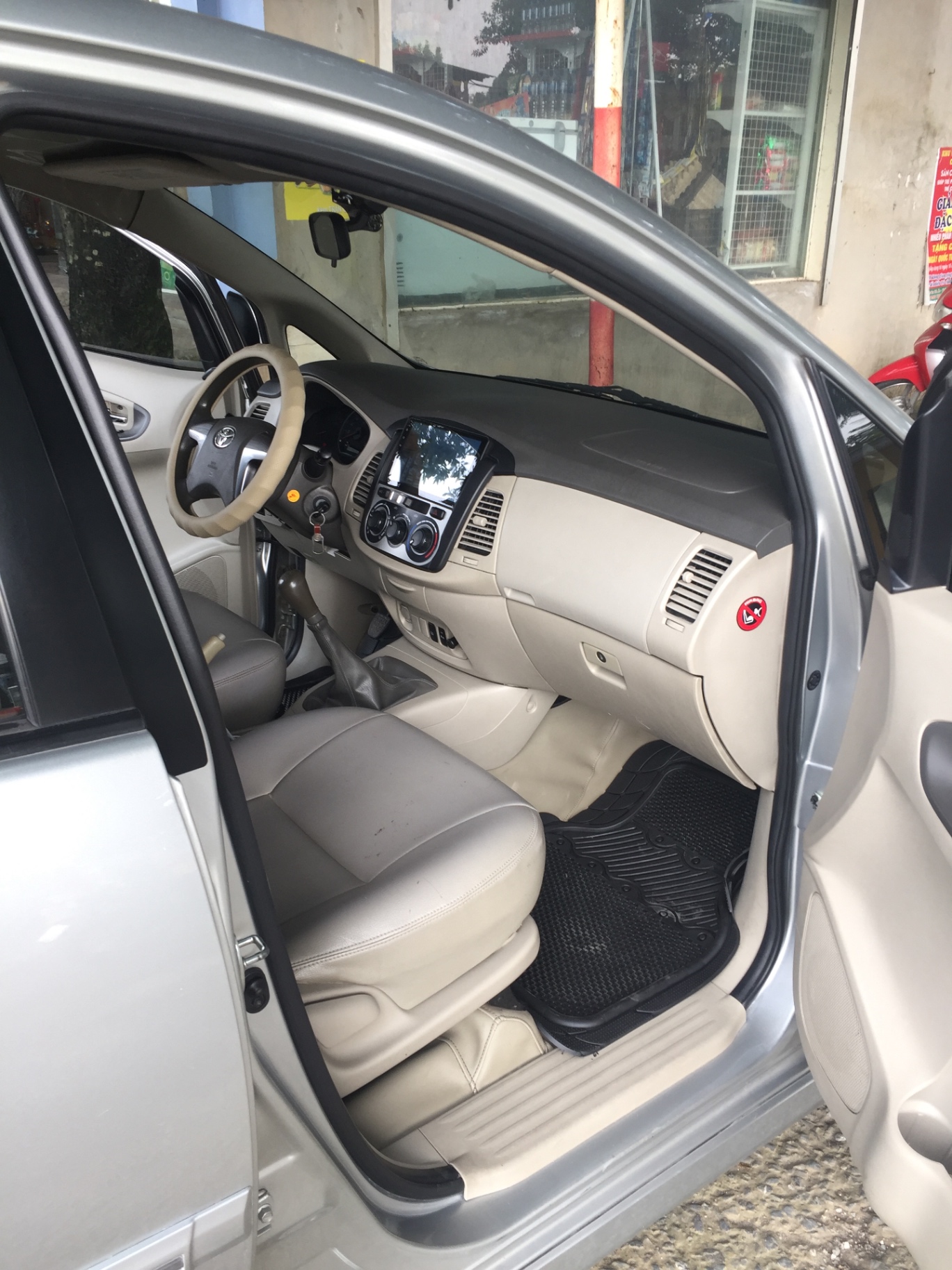Toyota Innova 2.0E 2015 - Nội thất 1