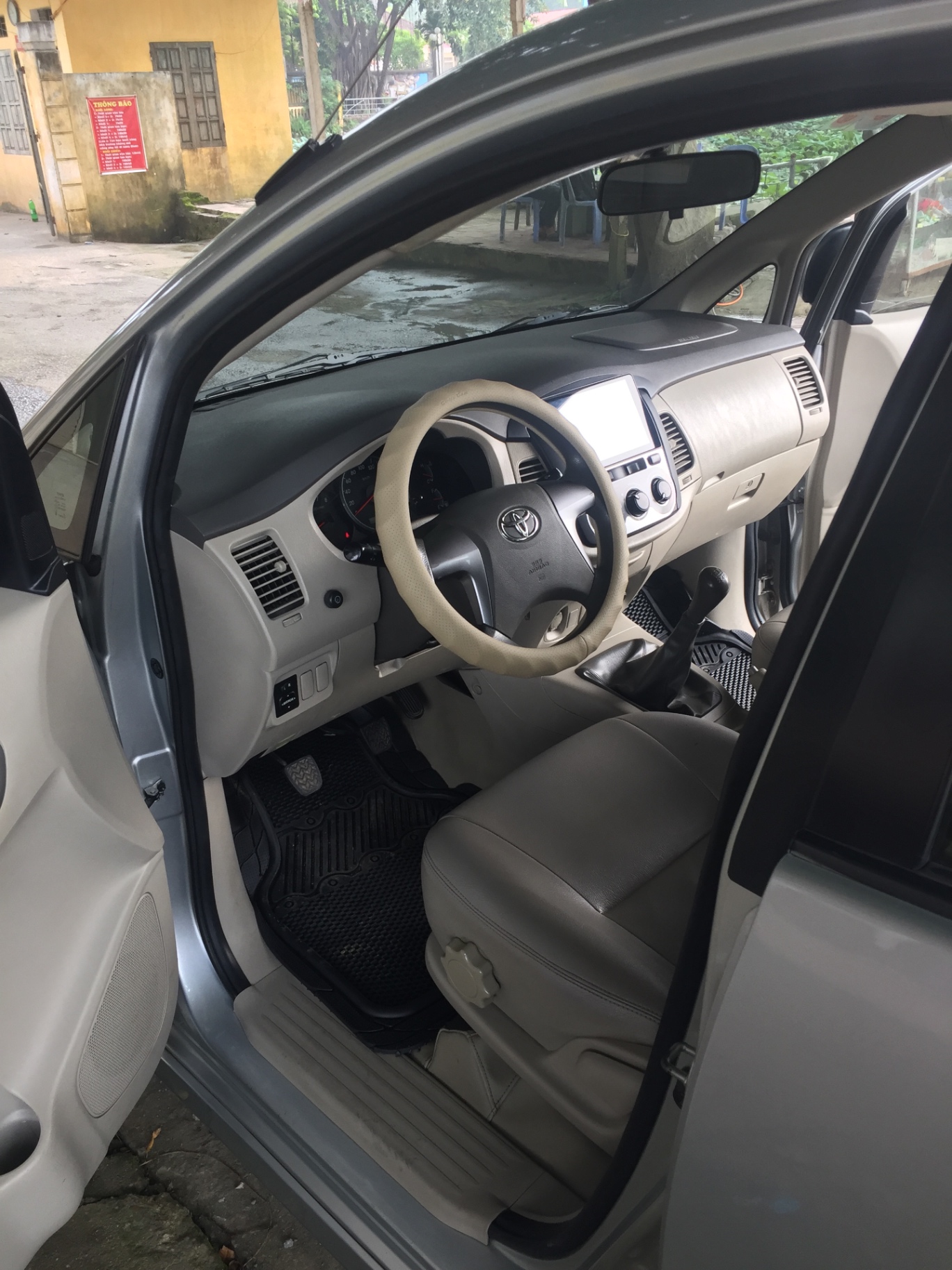 Toyota Innova 2.0E 2015 - Nội thất 2