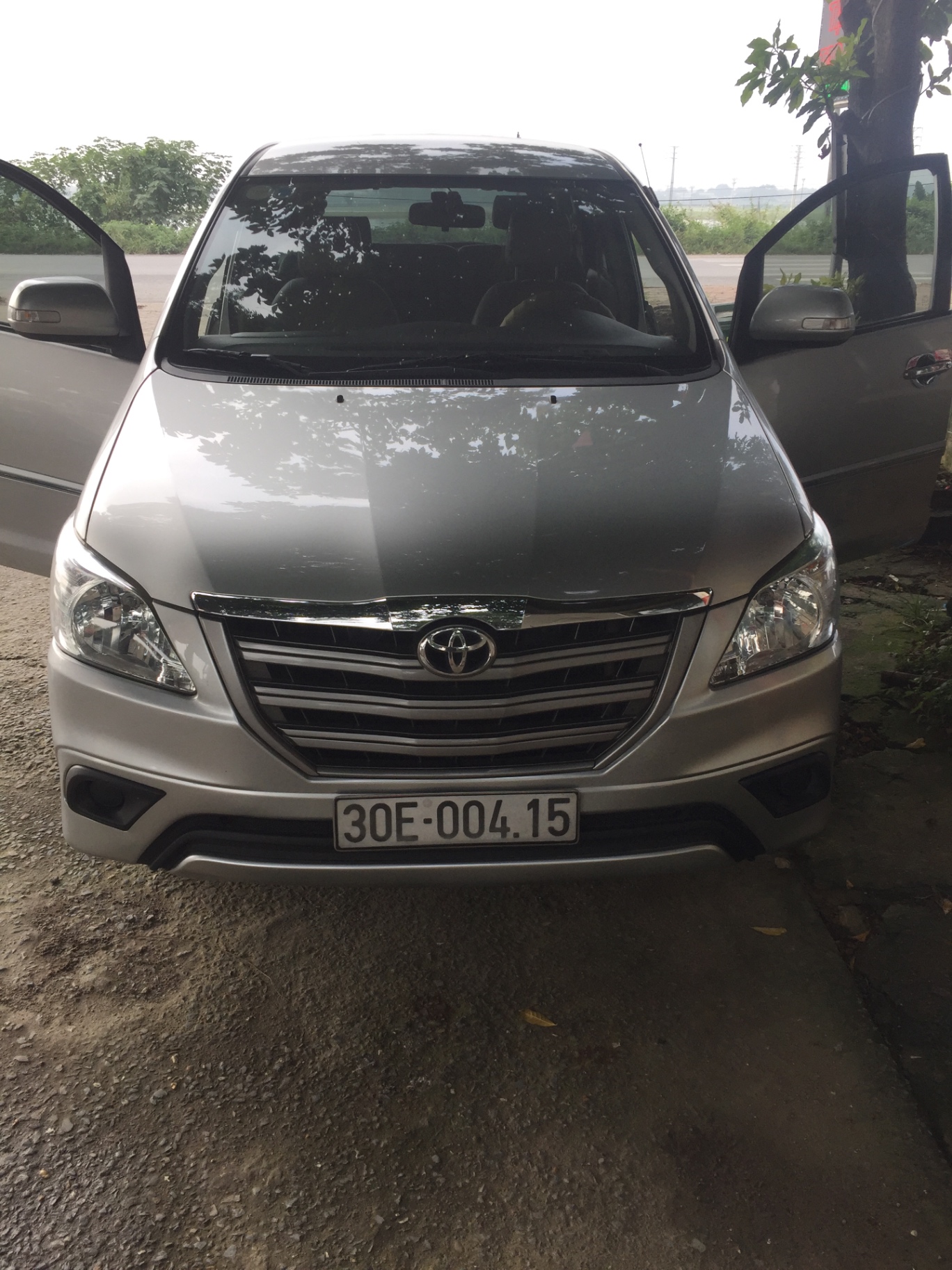 Toyota Innova 2.0E 2015