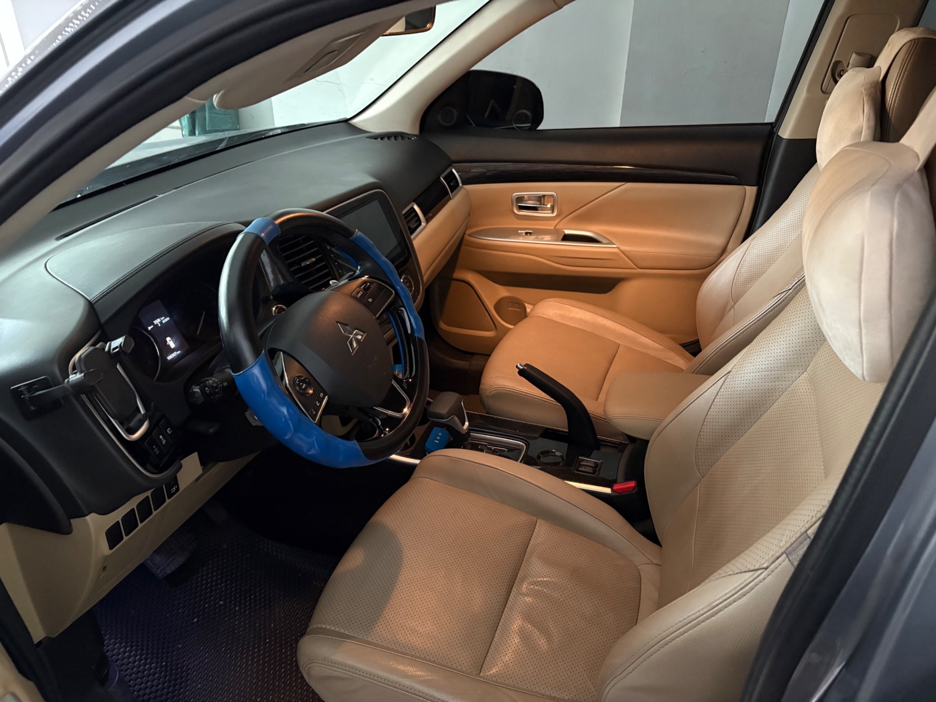 Mitsubishi Outlander 2.0 CVT Premium 2018 - Nội thất 1