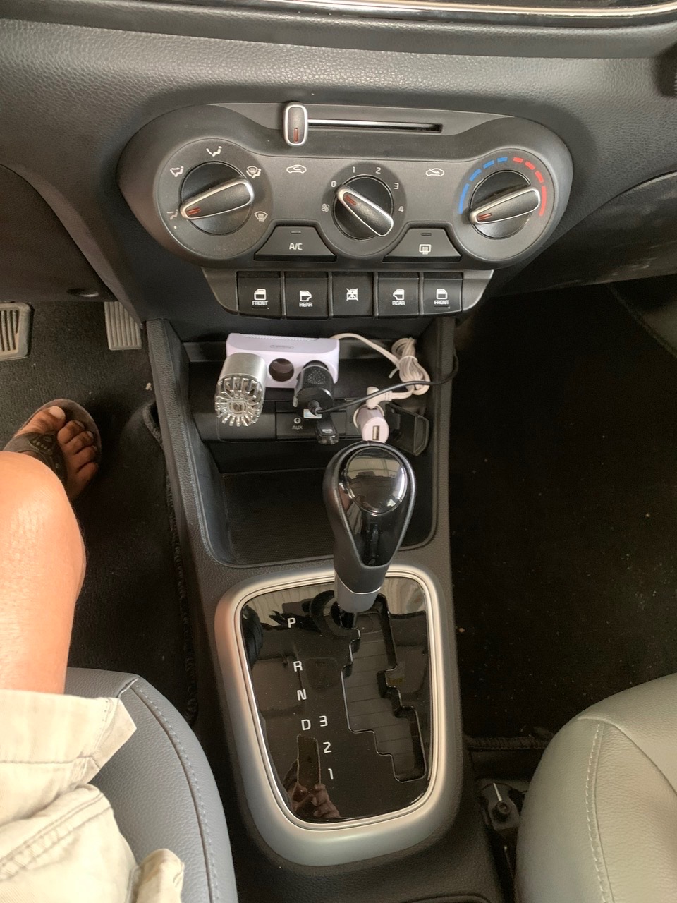 Kia Soluto 1.4 AT Luxury 2020 - Nội thất 1