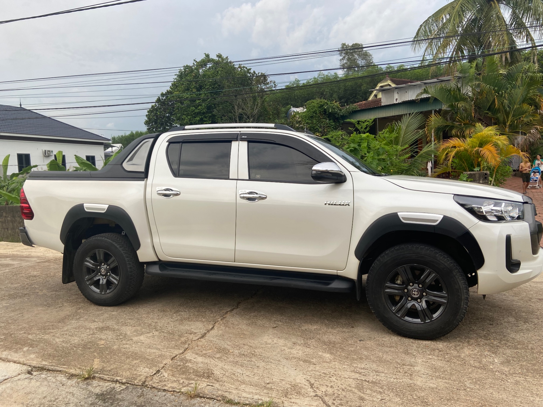 Toyota Hilux 2.4L 4x2 AT 2021 - Ngoại thất 2