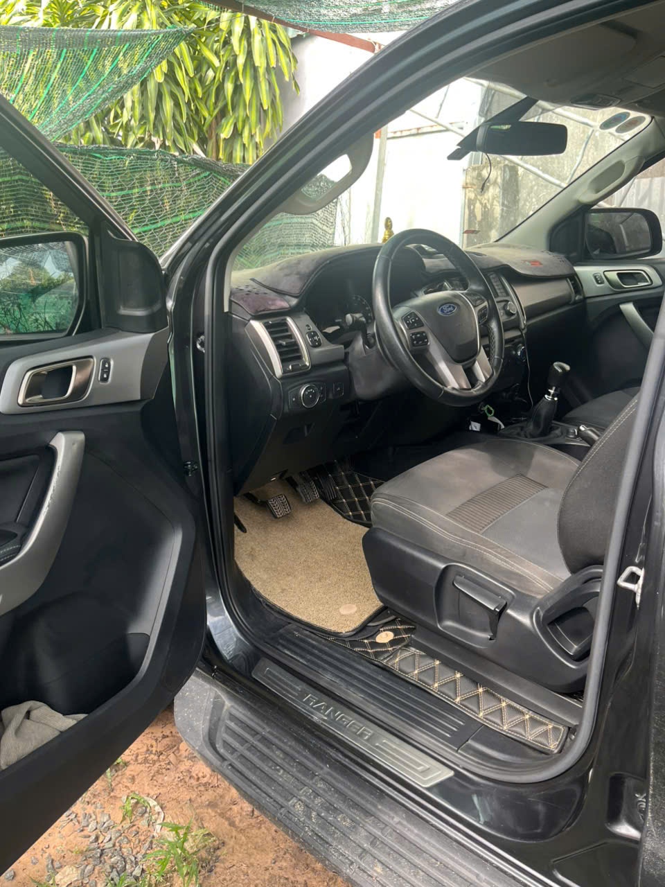 Ford Ranger XLT 2.2L 4x4 MT 2019 - Nội thất 5