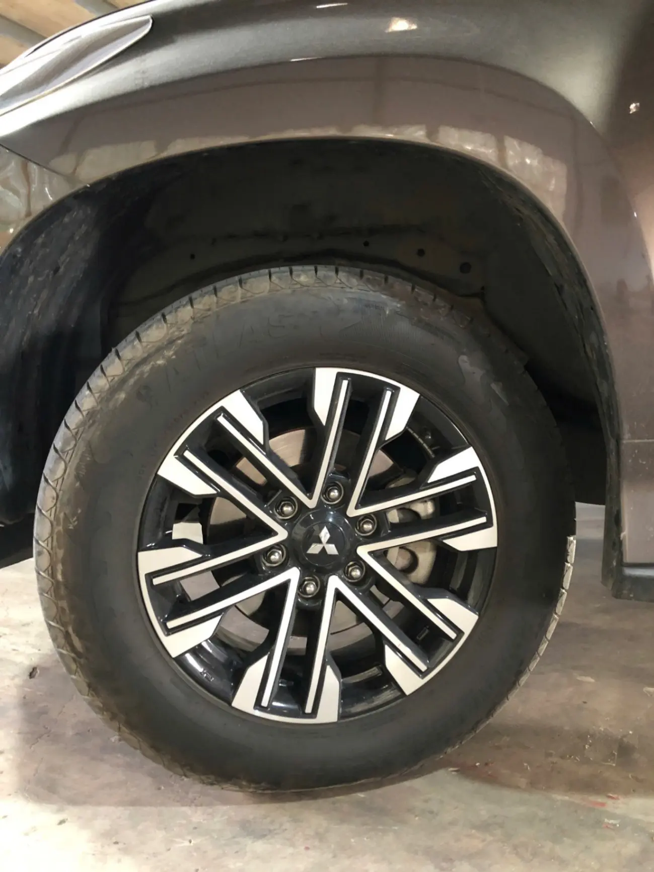 Mitsubishi Pajero sport 3.0G 4x4 AT 2017 - Ngoại thất 12