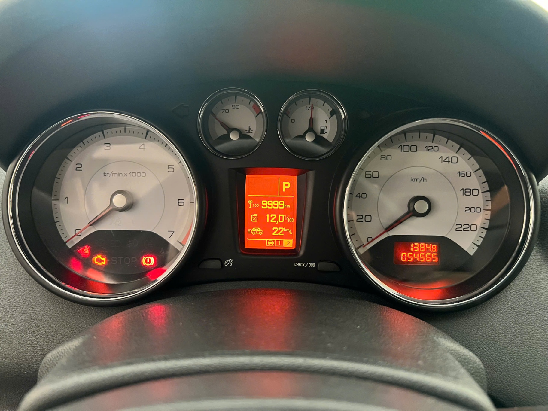 Peugeot 408 Premium 2.0 AT 2014 - Nội thất 1