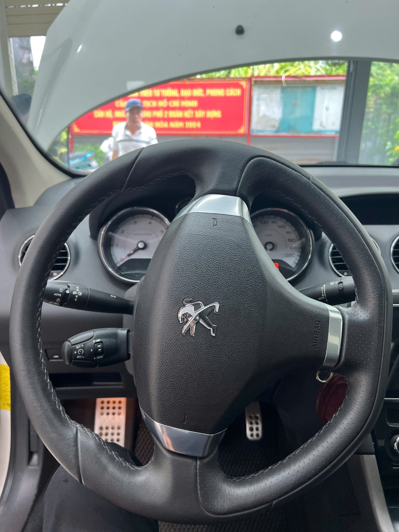 Peugeot 408 Premium 2.0 AT 2014 - Nội thất 3