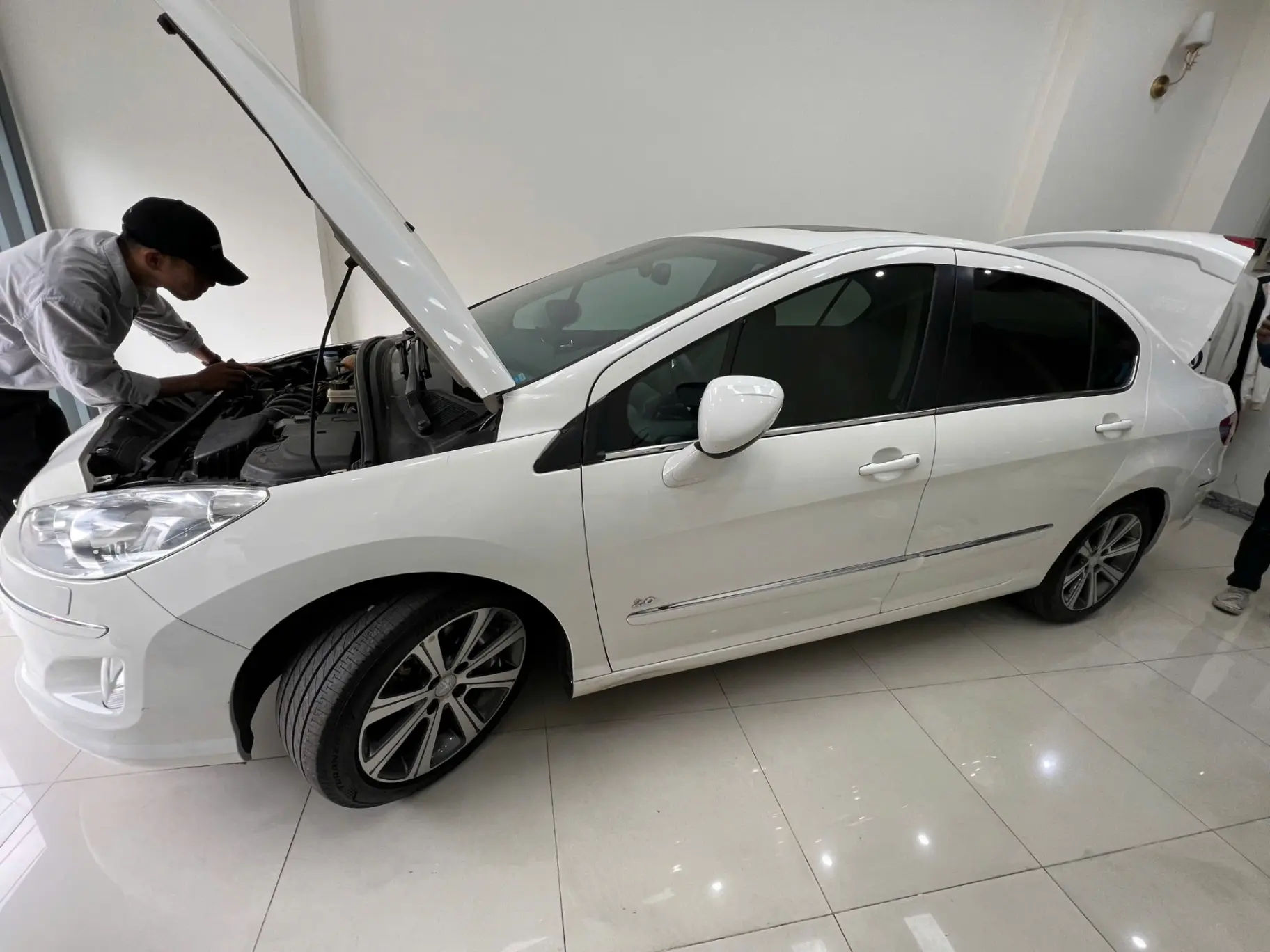 Peugeot 408 Premium 2.0 AT 2014 - Ngoại thất 2